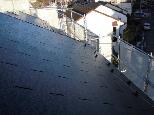 2014年3月22日　栄区公田町：屋根上塗り後