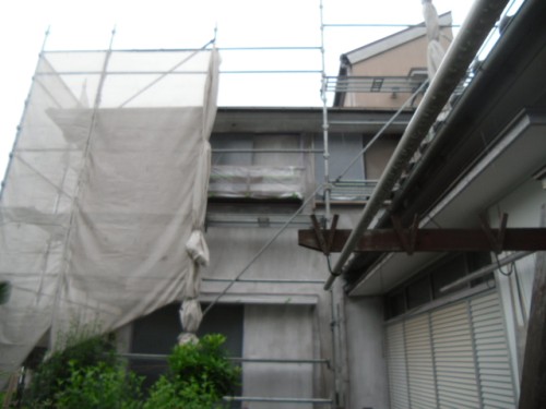 横浜市磯子区：外壁下塗り途中の外観