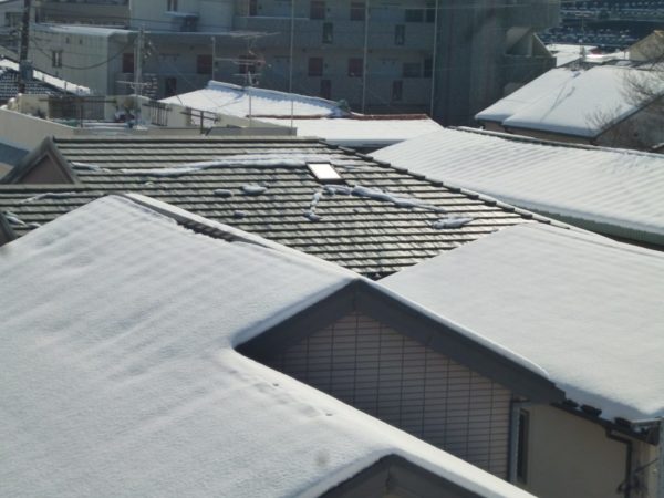 大雪でも雪が積もらない屋根?