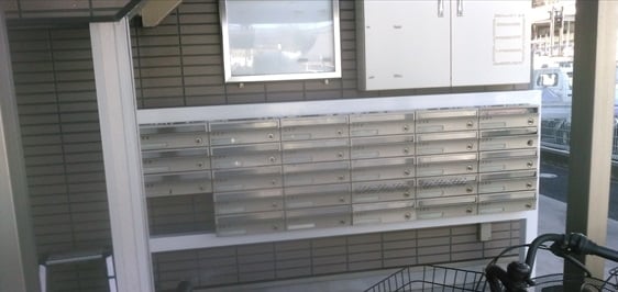 マンション集合ポストのフレームの塗装