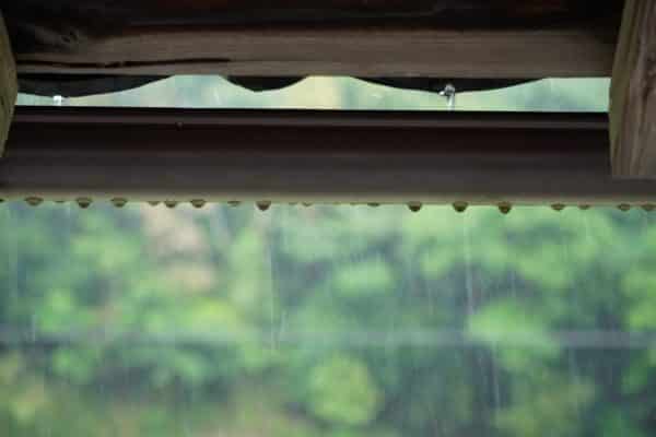 ご契約済み工事がホワイトボードに収まらないのに・・梅雨らしすぎる。