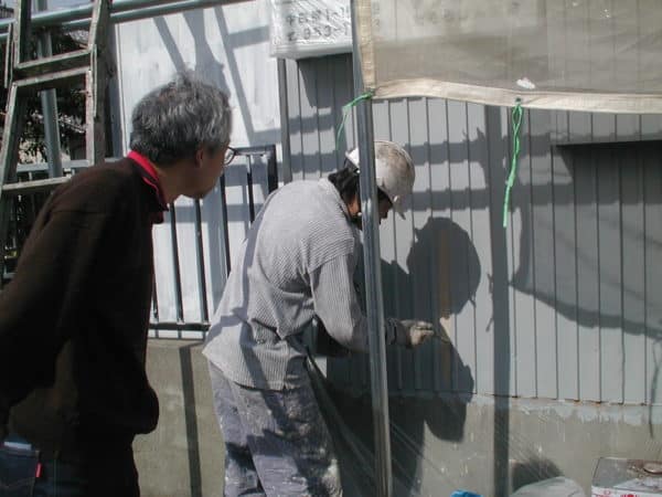 傷みやすいトタン外壁、塗装してから10年が経過　当時の決断は正しかったのか？
